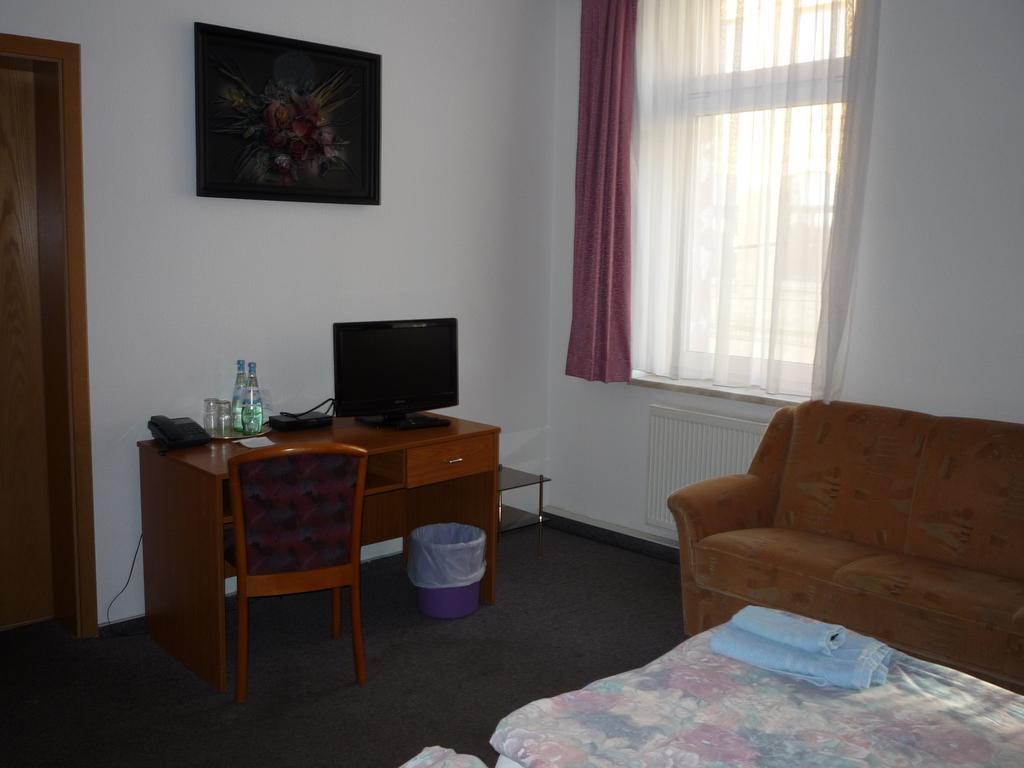 Gasthof & Pension Hause Halle  Δωμάτιο φωτογραφία