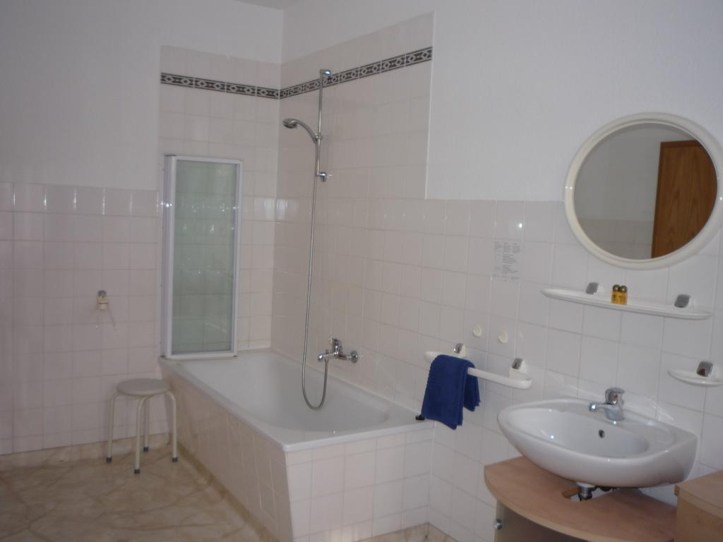 Gasthof & Pension Hause Halle  Δωμάτιο φωτογραφία