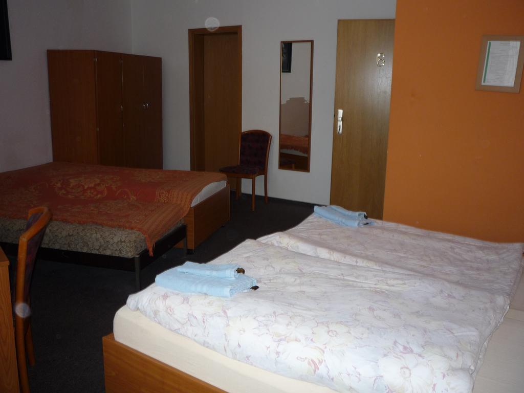 Gasthof & Pension Hause Halle  Δωμάτιο φωτογραφία